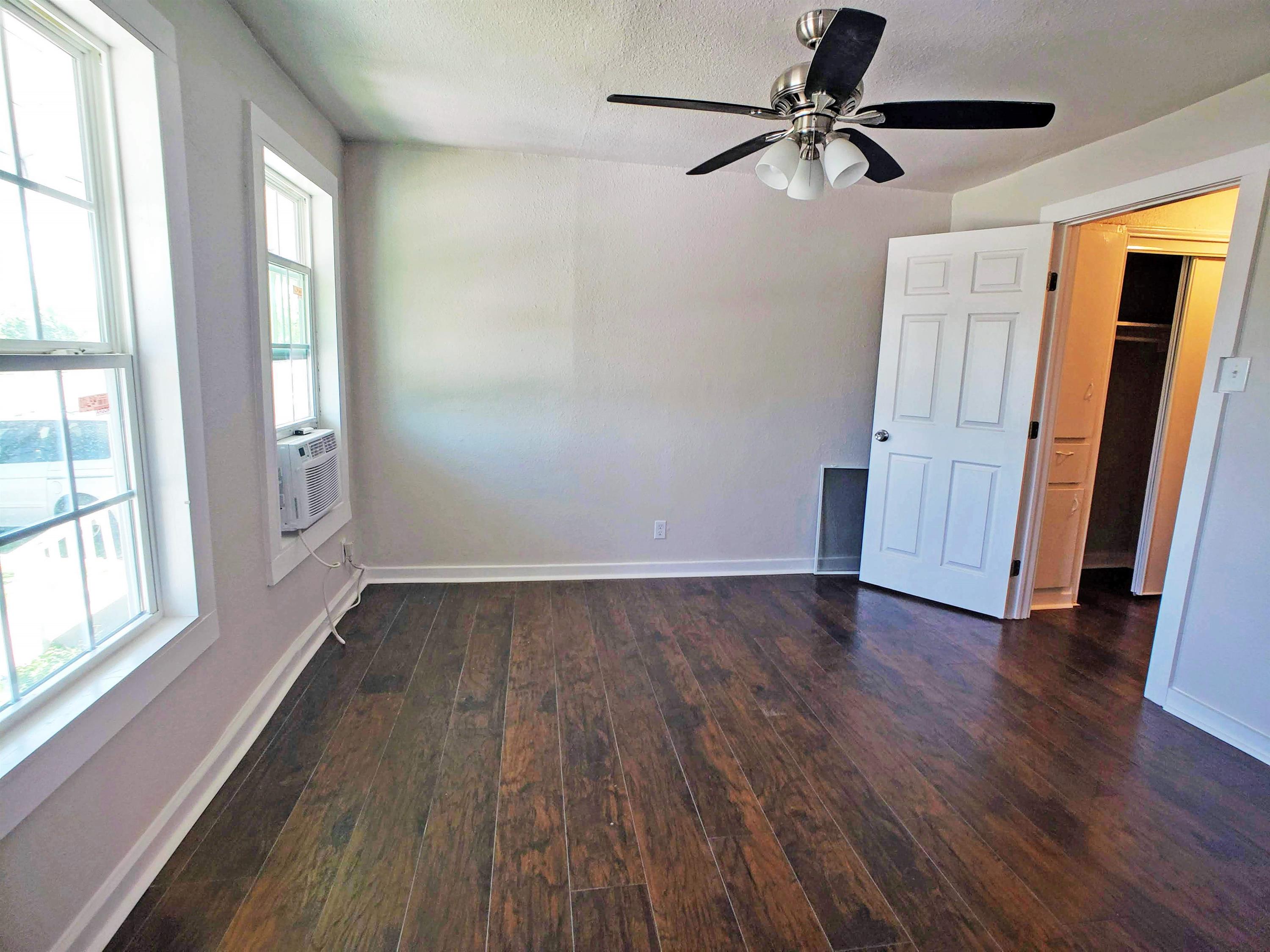 1529 N. Walters, 3