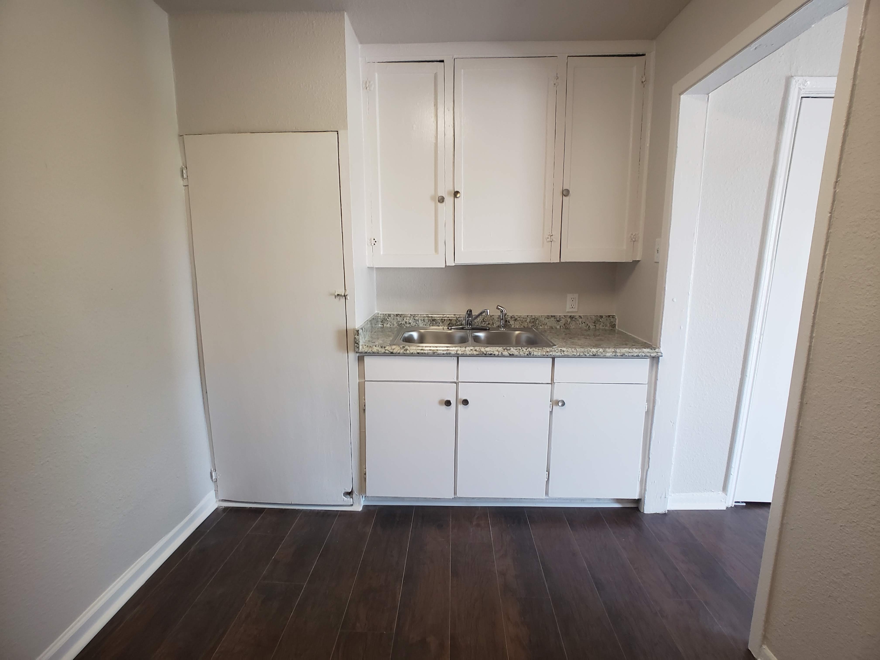 1529 N. Walters, 4